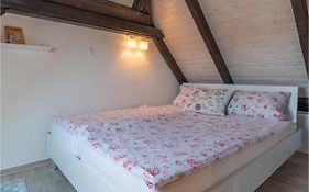 Beautiful apartment in Friedrichskoog-Spitze with WiFi&2 Bedrooms